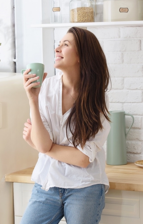 Frau mit Kaffee